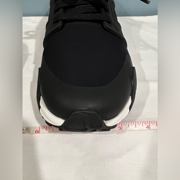 Moncler Womens Lunarove Low-Top Sneakers - Picture 16 of 16